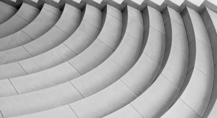 Architecture marches dalle béton